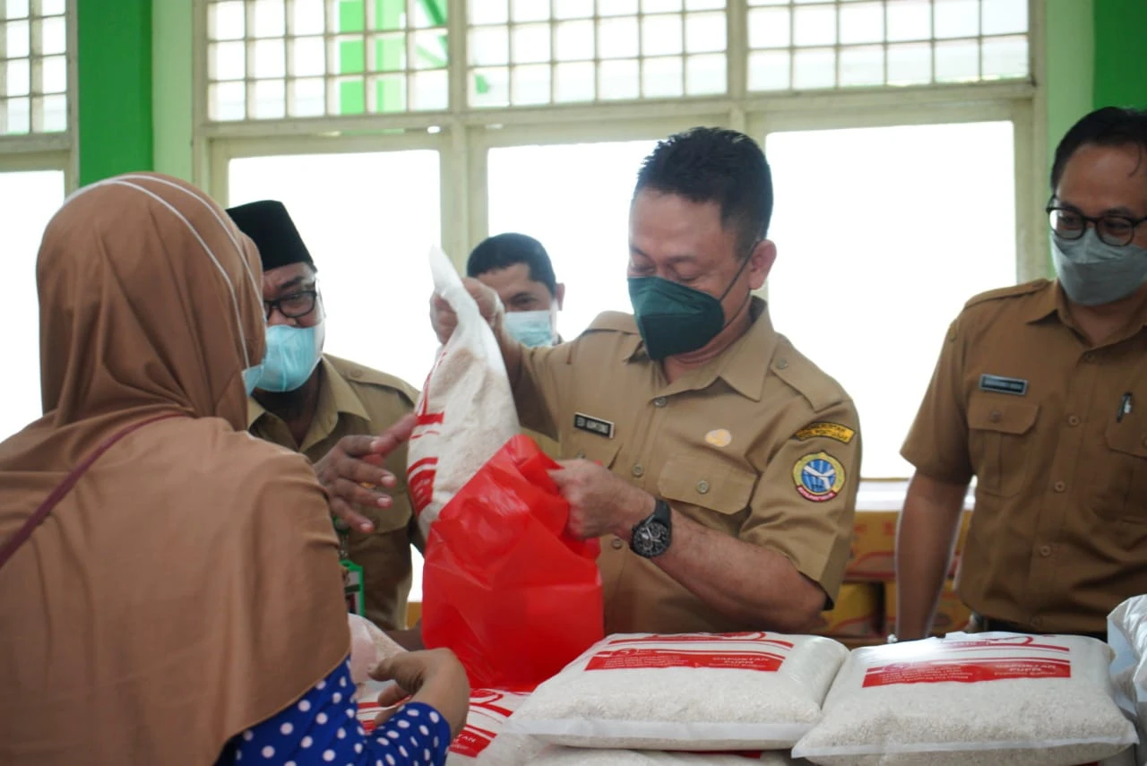 Yunaini Terbantu Gelar Pangan Murah