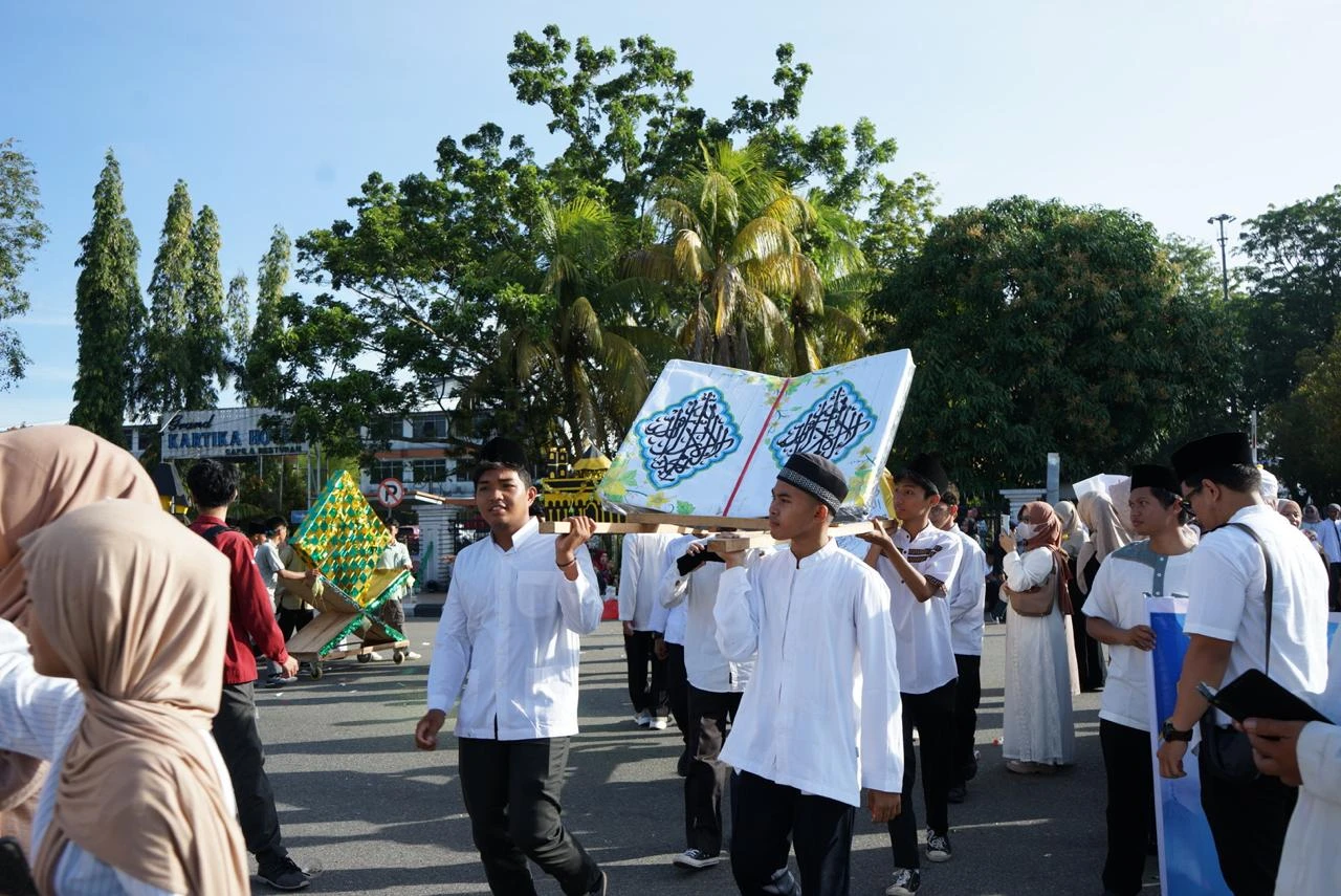 Ribuan Peserta Pawai Taaruf Sambut Ramadan