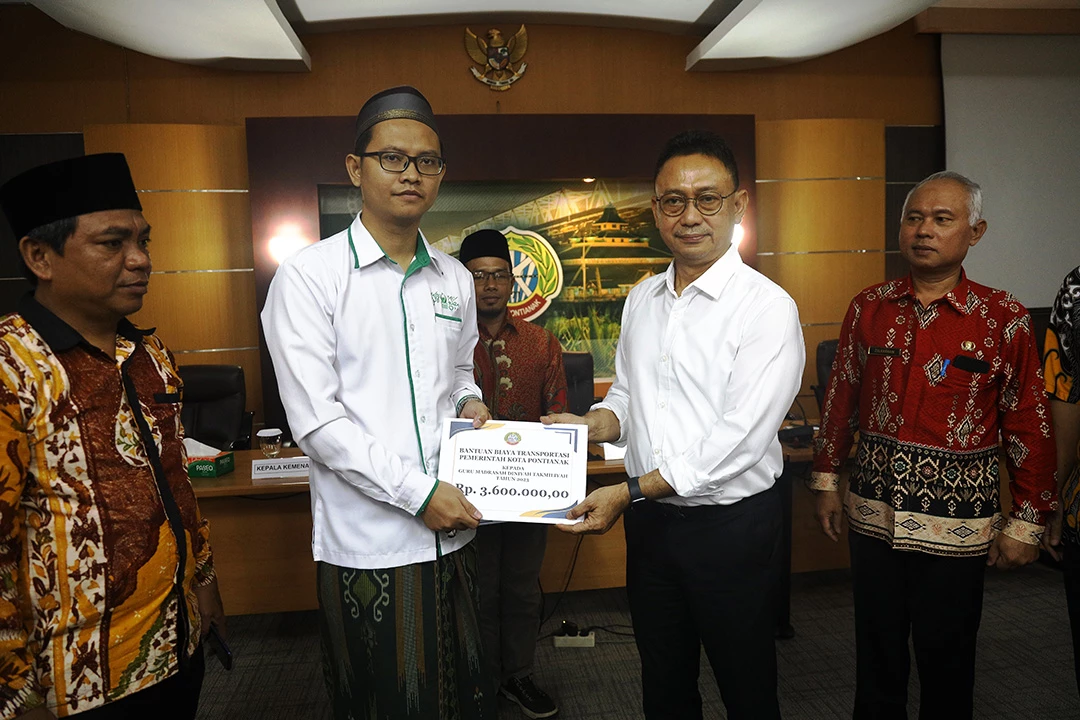 Pemkot Serahkan Bantuan Transportasi Bagi Madrasah Diniyah Takmiliyah