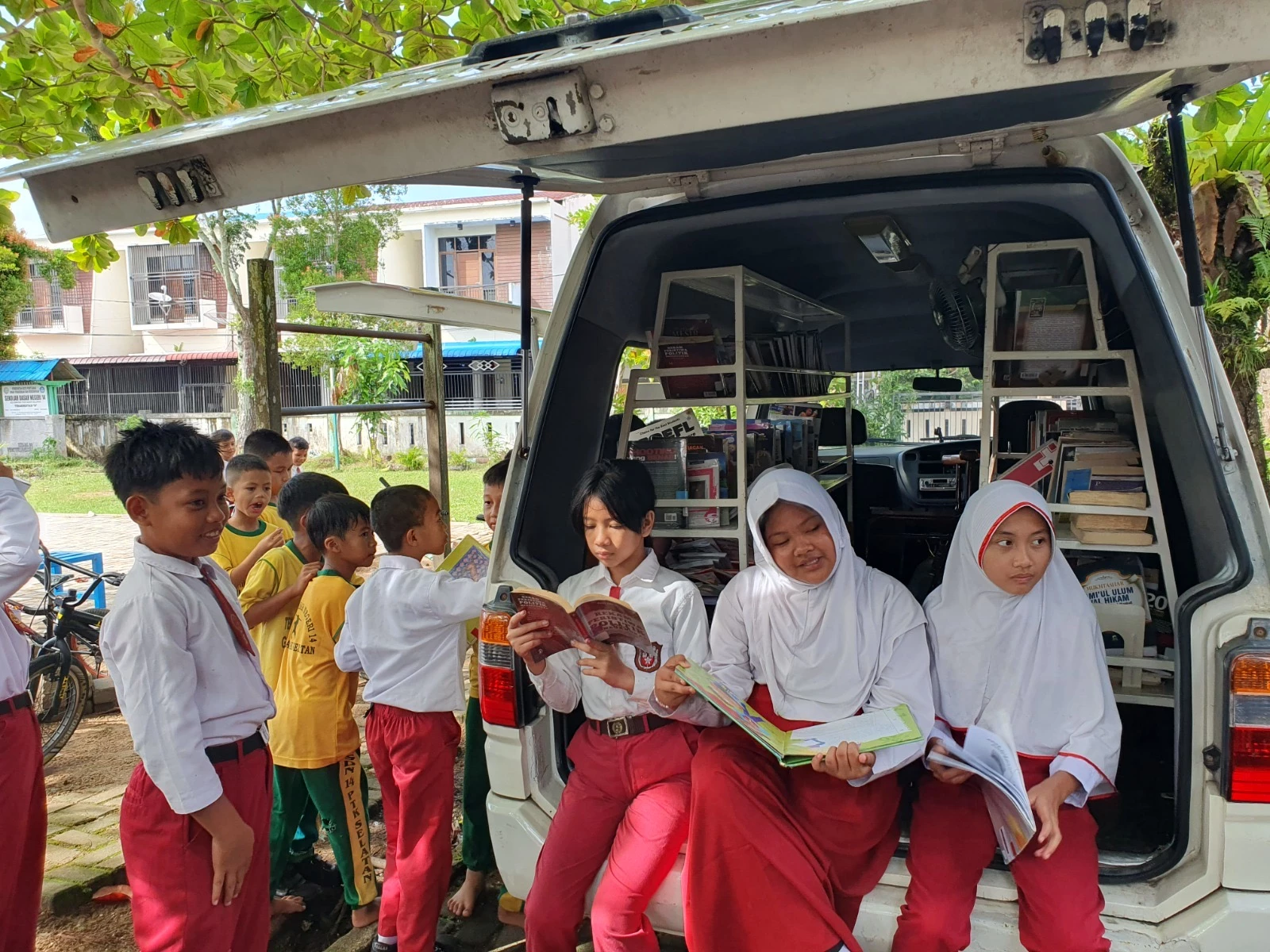 PerpusG2S: Literasi Inklusif dari Sekolah untuk Pontianak