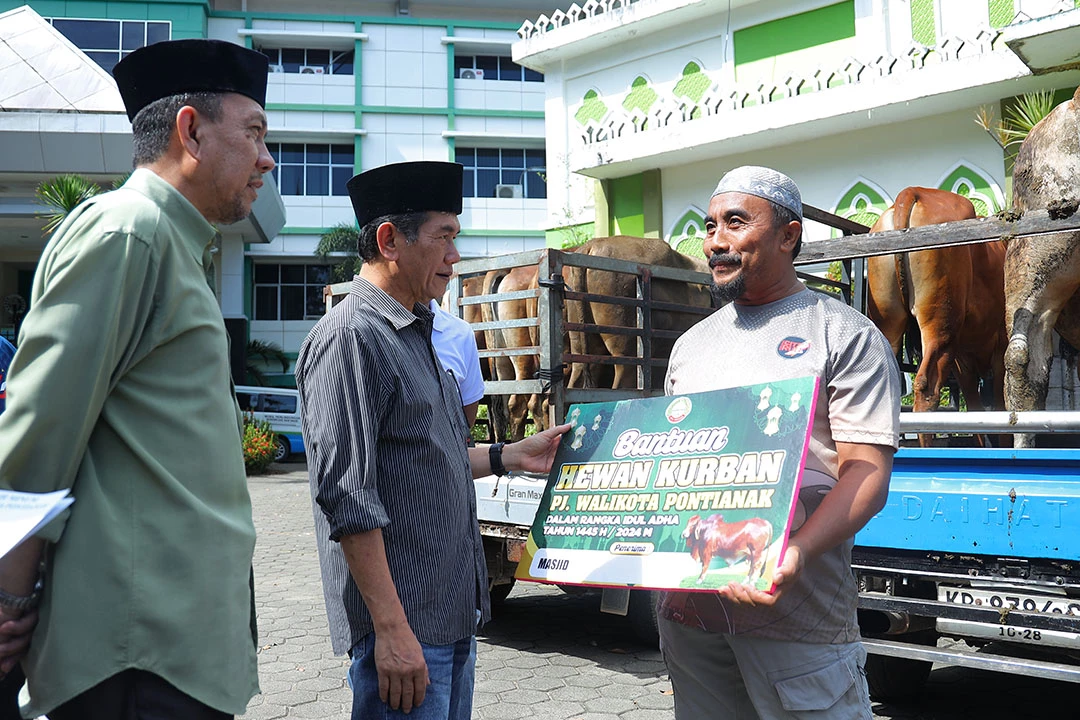Pemkot Pontianak Salurkan 41 Hewan Kurban