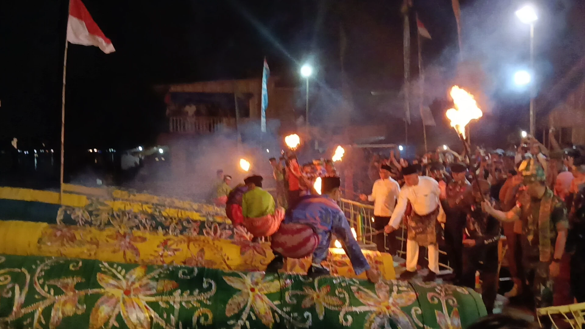 Dentuman Meriam Karbit Simbol Kebersamaan Warga Pontianak