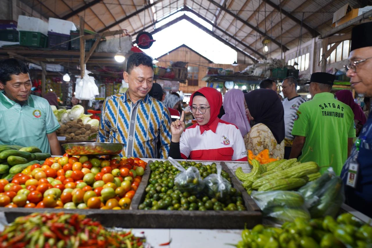 Wali Kota Cek Langsung Harga Bahan Pokok di Pasar Puring