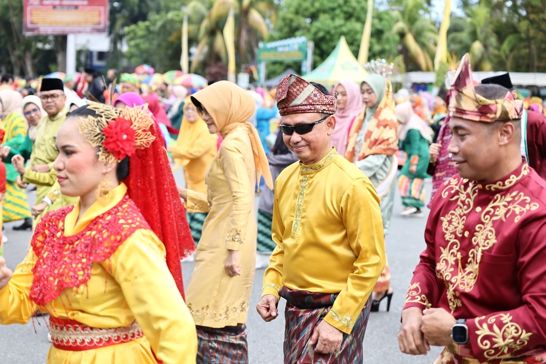 Antusias Ribuan Peserta Jepin Massal Gambarkan Keberagaman