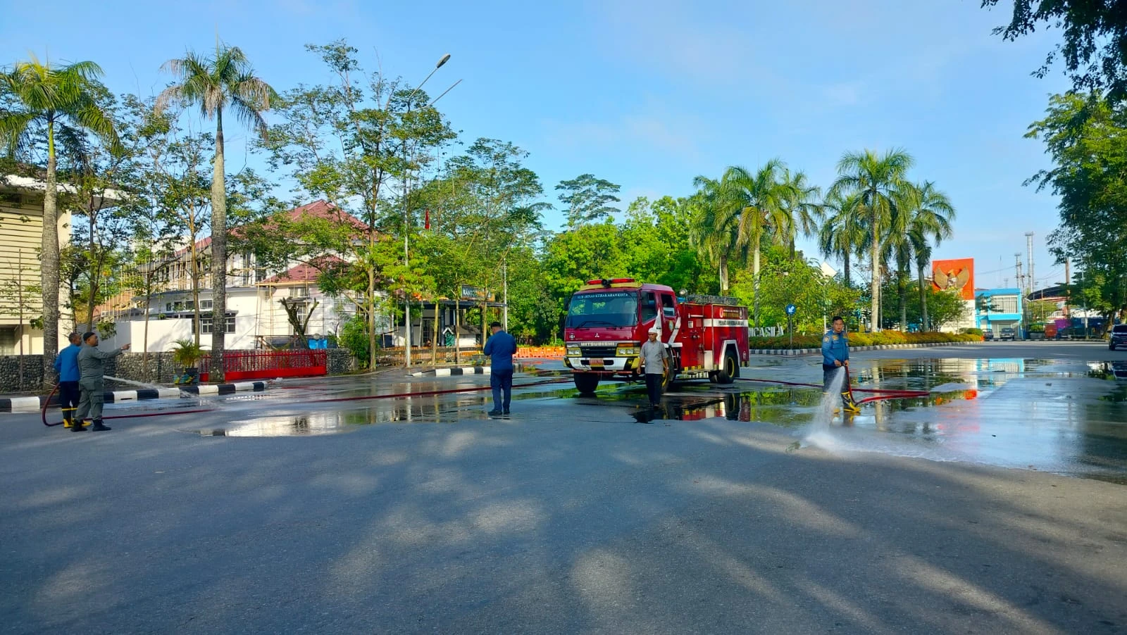 Lapangan Salat Id depan Kantor Wali Kota Mulai Dibersihkan