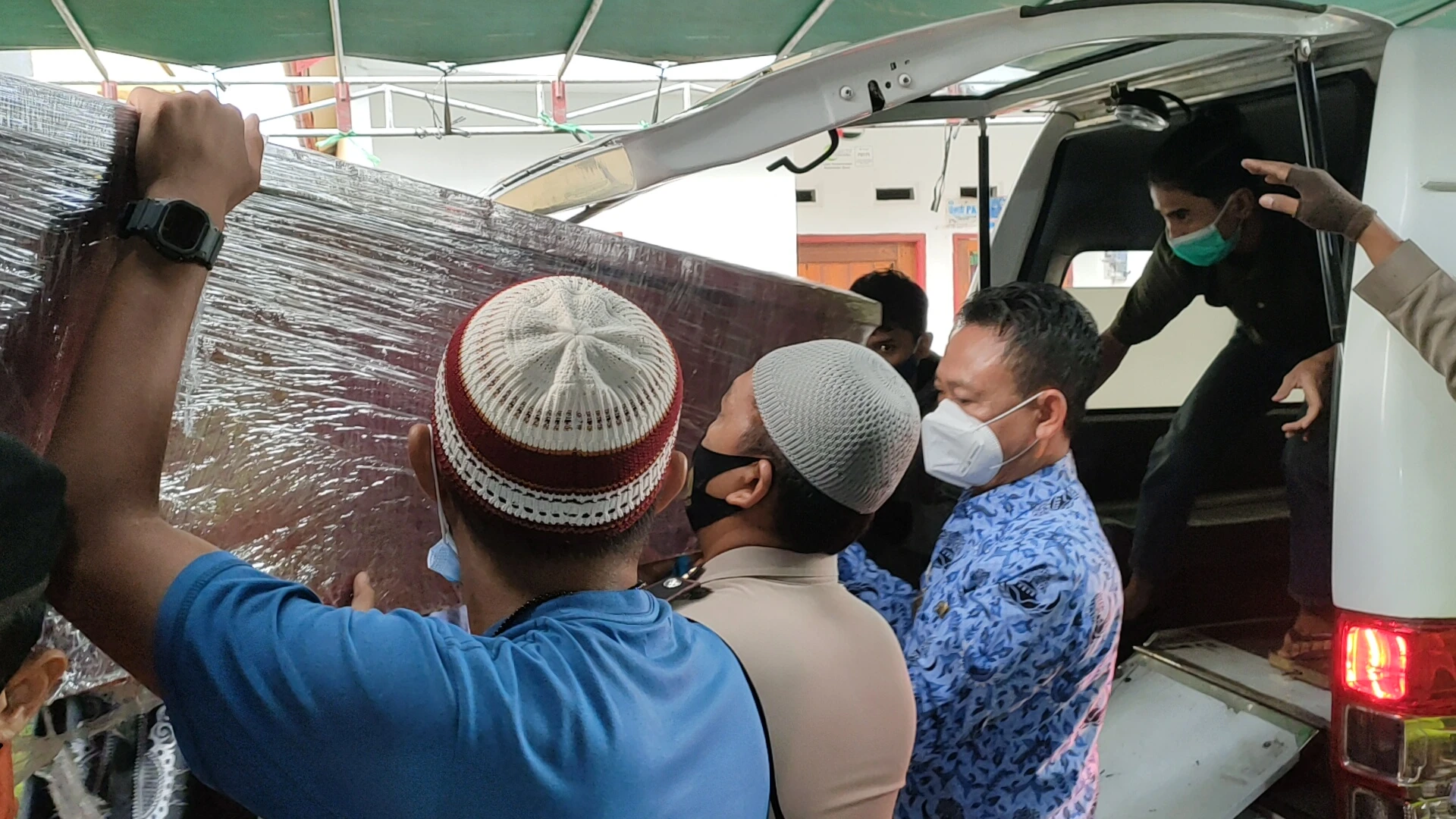 Edi Kamtono Sambut Kedatangan Jenazah Khasanah dan Makrufatul