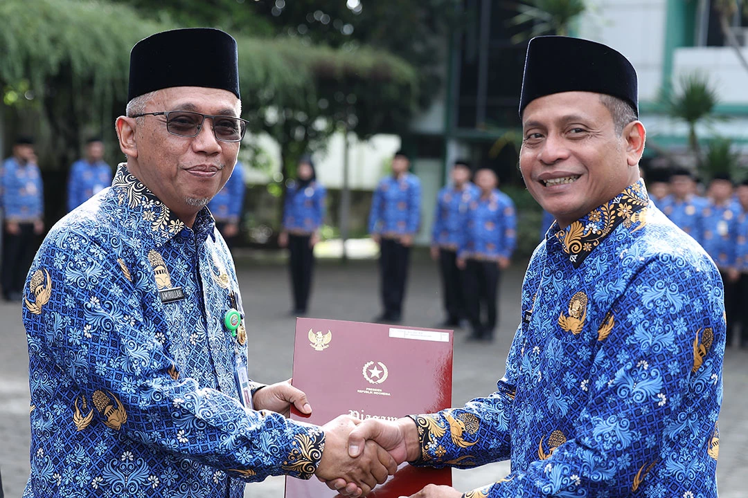 Sekda Amirullah Terima Satyalancana Karya Satya Pengabdian 30 Tahun