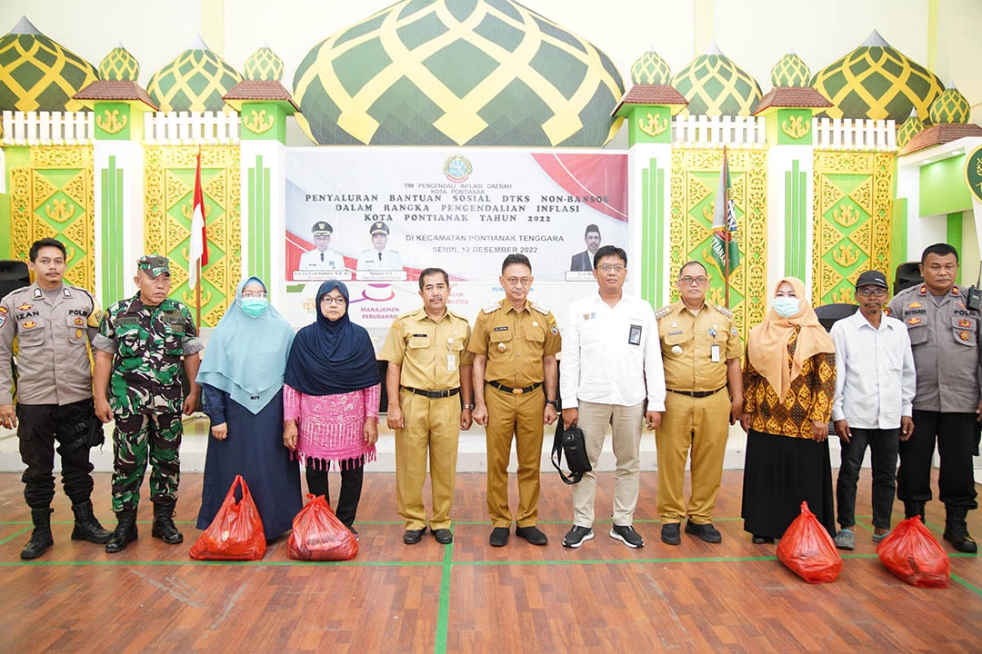 Pemkot Serahkan 17.459 Paket kepada Masyarakat Terdampak Inflasi