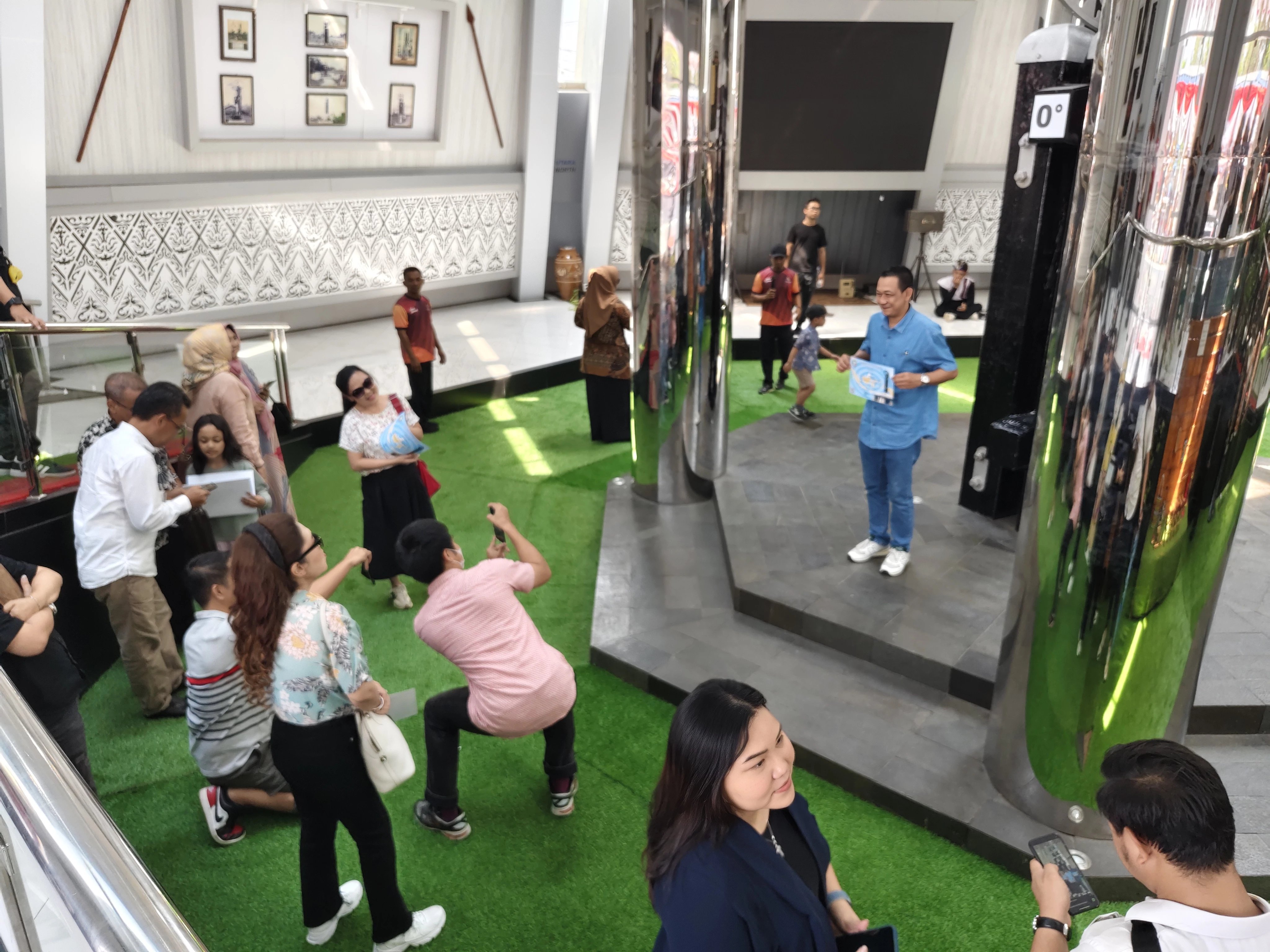 Daniel Kagumi Kulminasi dan Kuliner di Pontianak