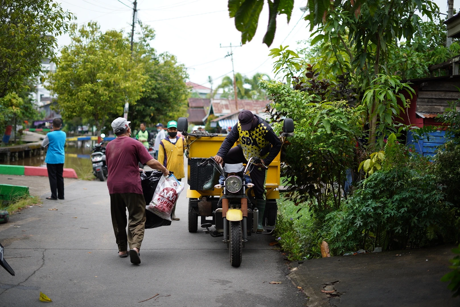 Beri Efek Jera, Viralkan Warga Buang Sampah Sembarangan