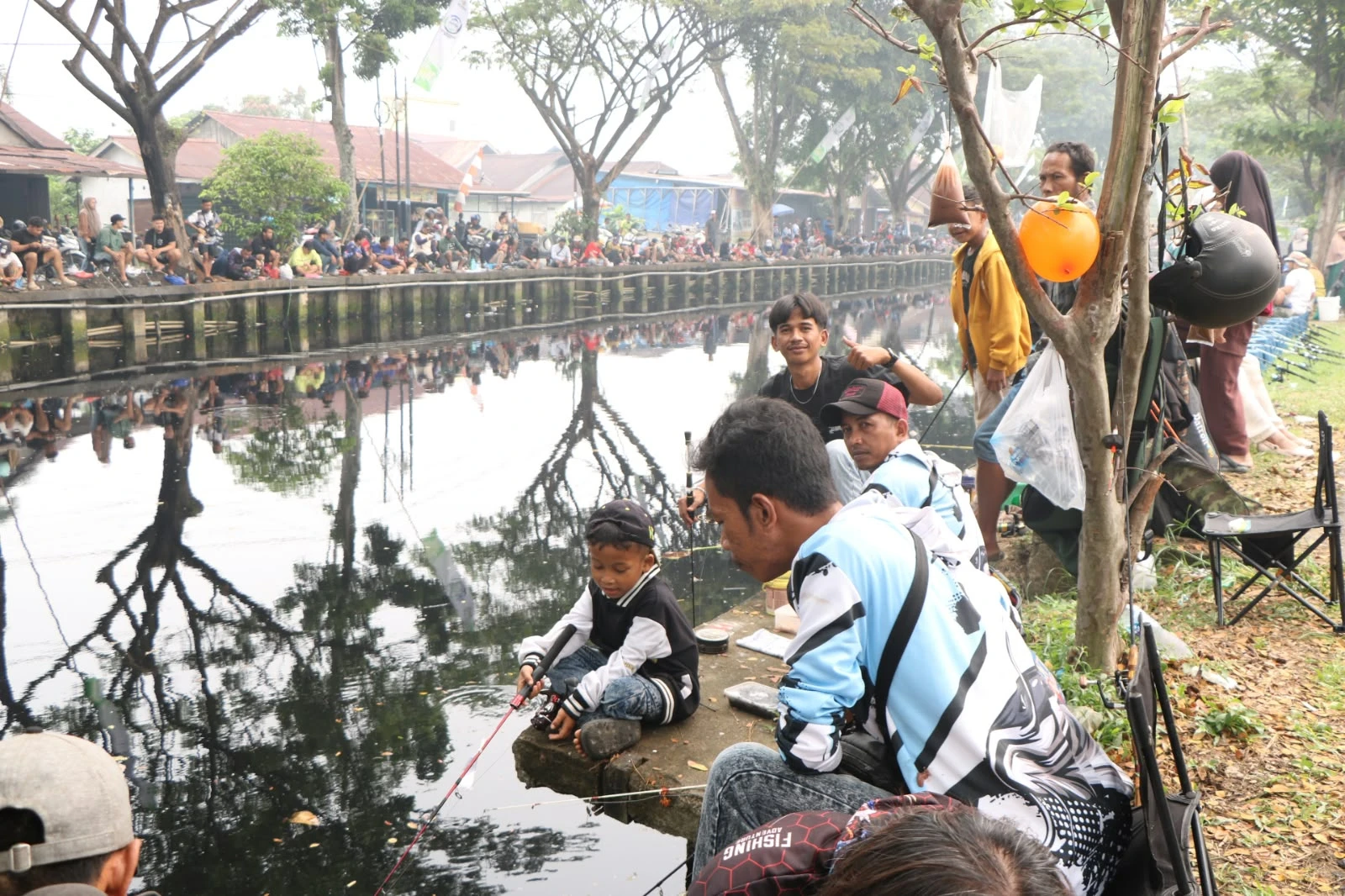 Jaga Silaturahmi Lewat Hobi Mancing di Sungai Jawi
