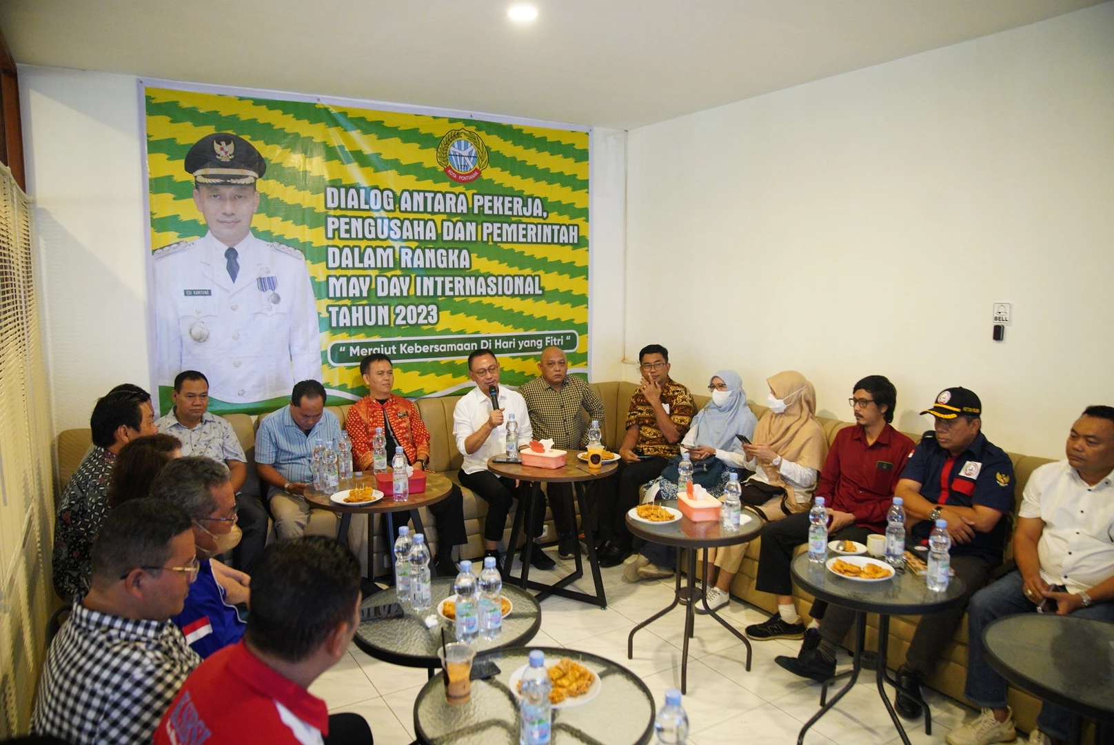 Tiada Aksi Demo, Peringati May Day Lewat Dialog di Warkop Asiang