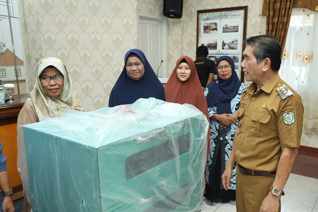 11 UMKM Terima Bantuan Alat Produksi Industri dari Pemkot Pontianak
