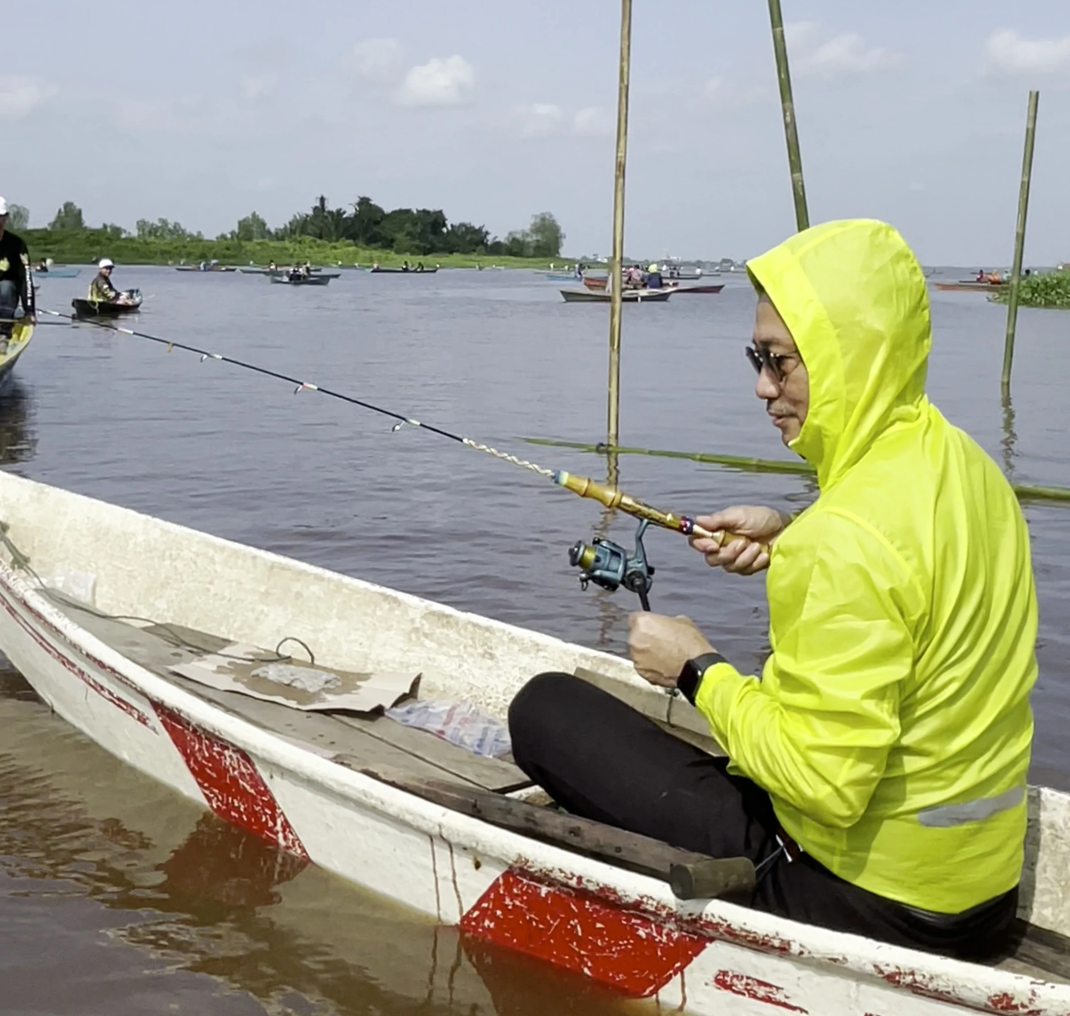 Wako Edi Mancing di Sungai Kapuas, Kampanyekan Jaga Kebersihan Sungai
