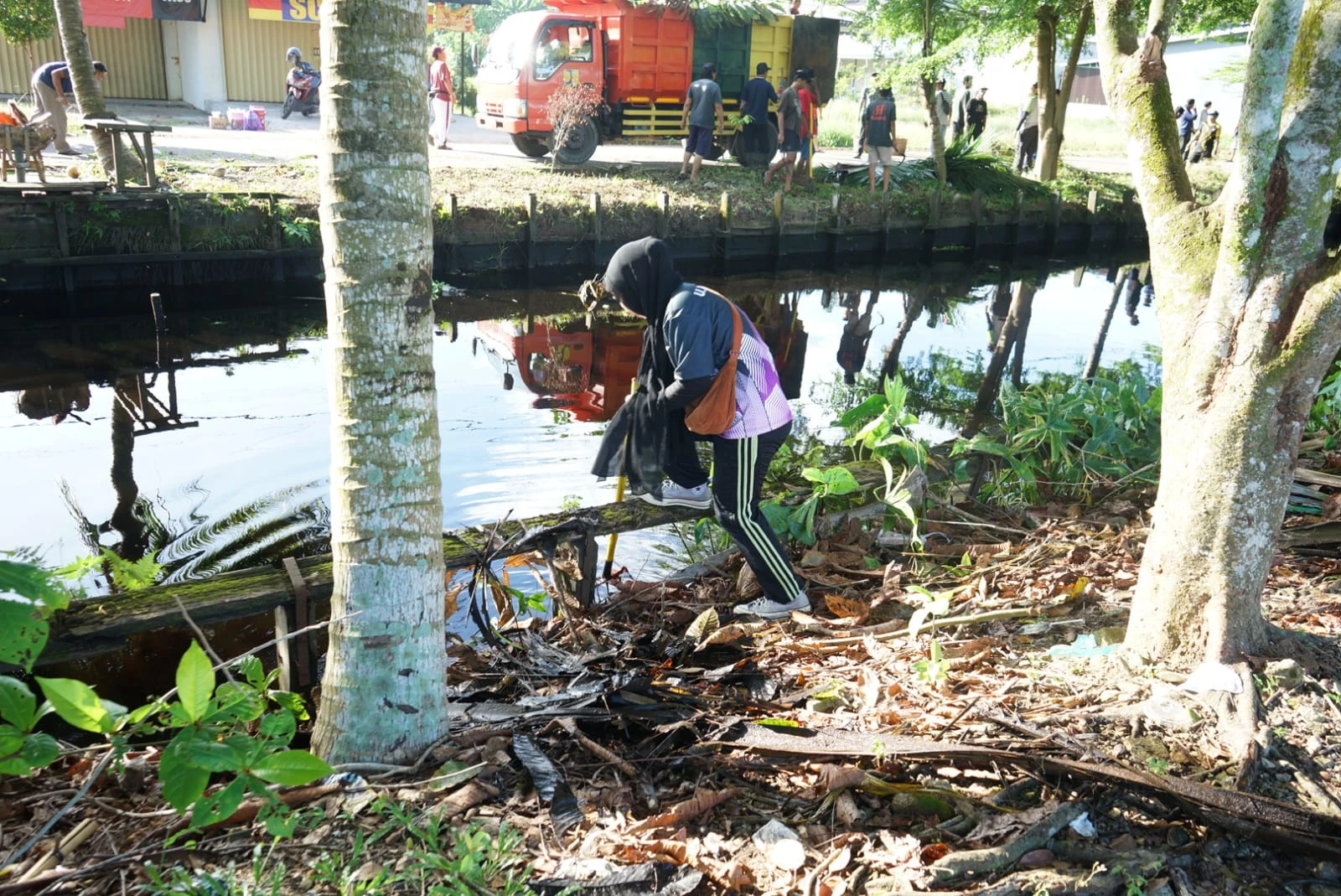 DLH Pontianak Ajak Warga Jaga Kebersihan Parit dan Lingkungan