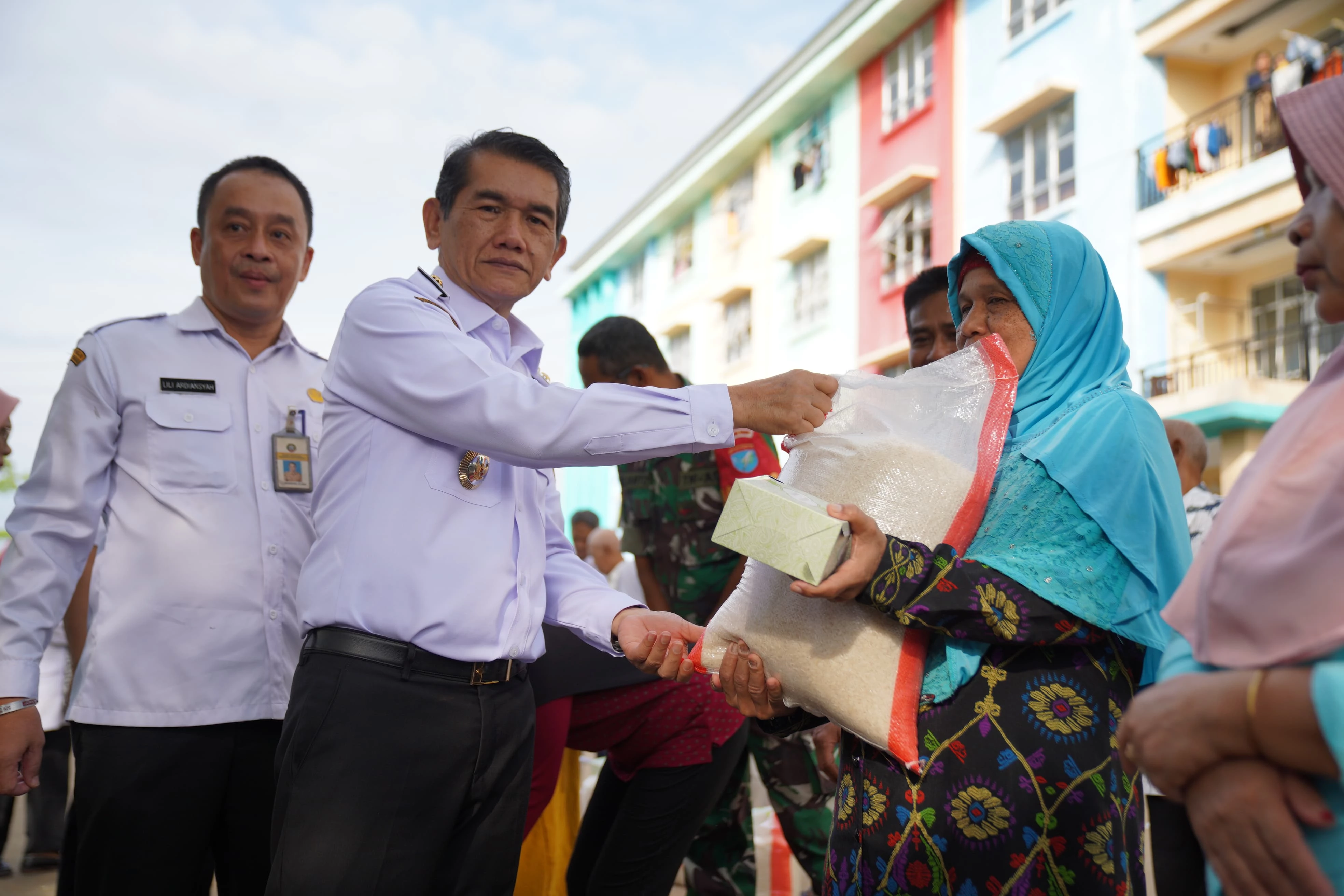 178 KK di Rusunawa Terima Bantuan Beras