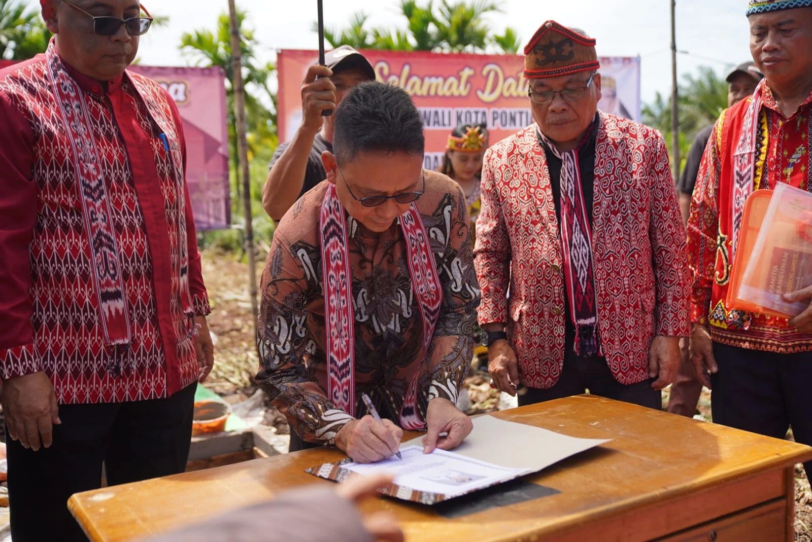 Wako Dukung Pembangunan Rumah Radakng Samilik