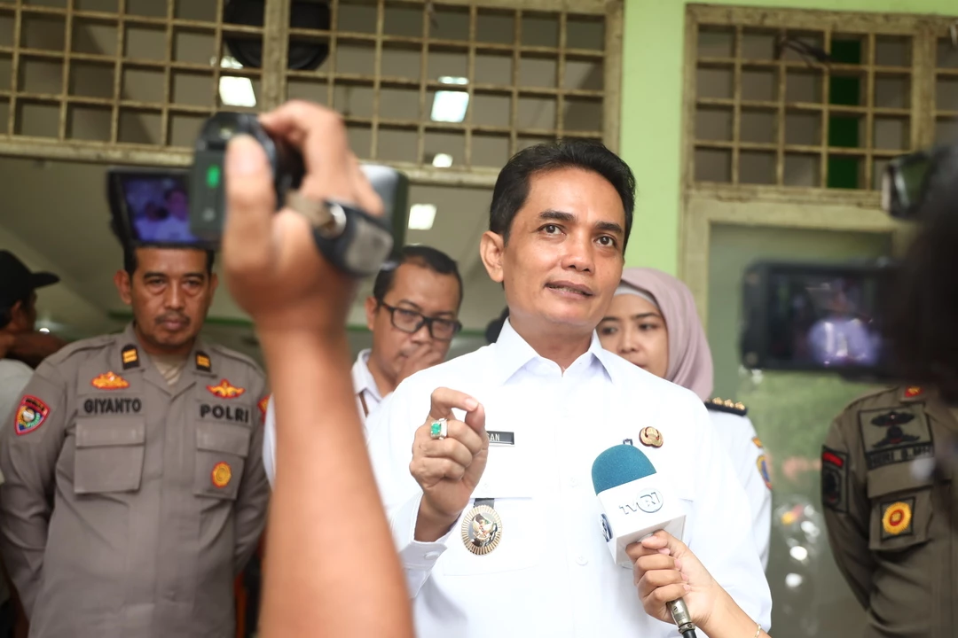 Serahkan Bantuan Operasional, Bahasan Harap RT-RW Dukung Program Pemkot