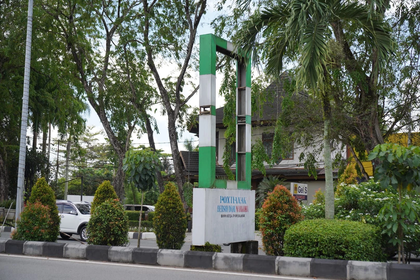 Tertibkan Papan Reklame di Median A Yani, Edi Ingin Penataan Kota Lebih Rapi