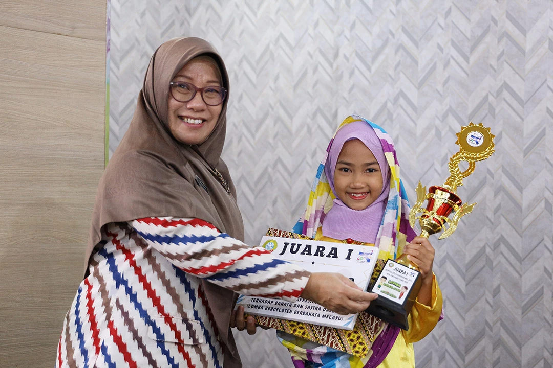 Nadhira Juarai Lomba Berceloteh Bahasa Melayu
