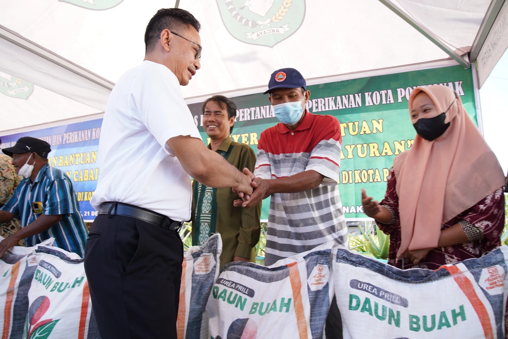 Tingkatkan Produksi Petani, Pemkot Gelontorkan Bantuan Sapras Pertanian