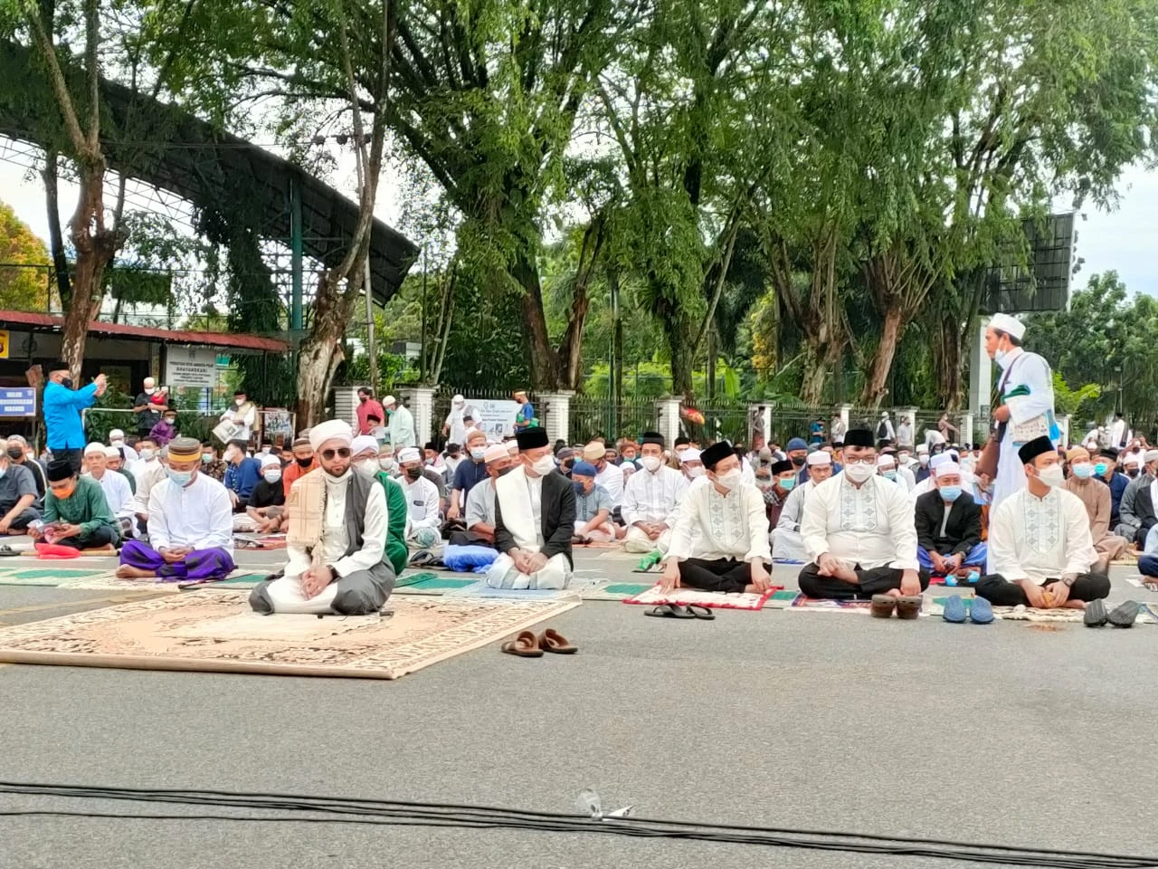 Kesadaran Warga Meningkat, Jamaah Salat Id Kenakan Masker dan Jaga Jarak