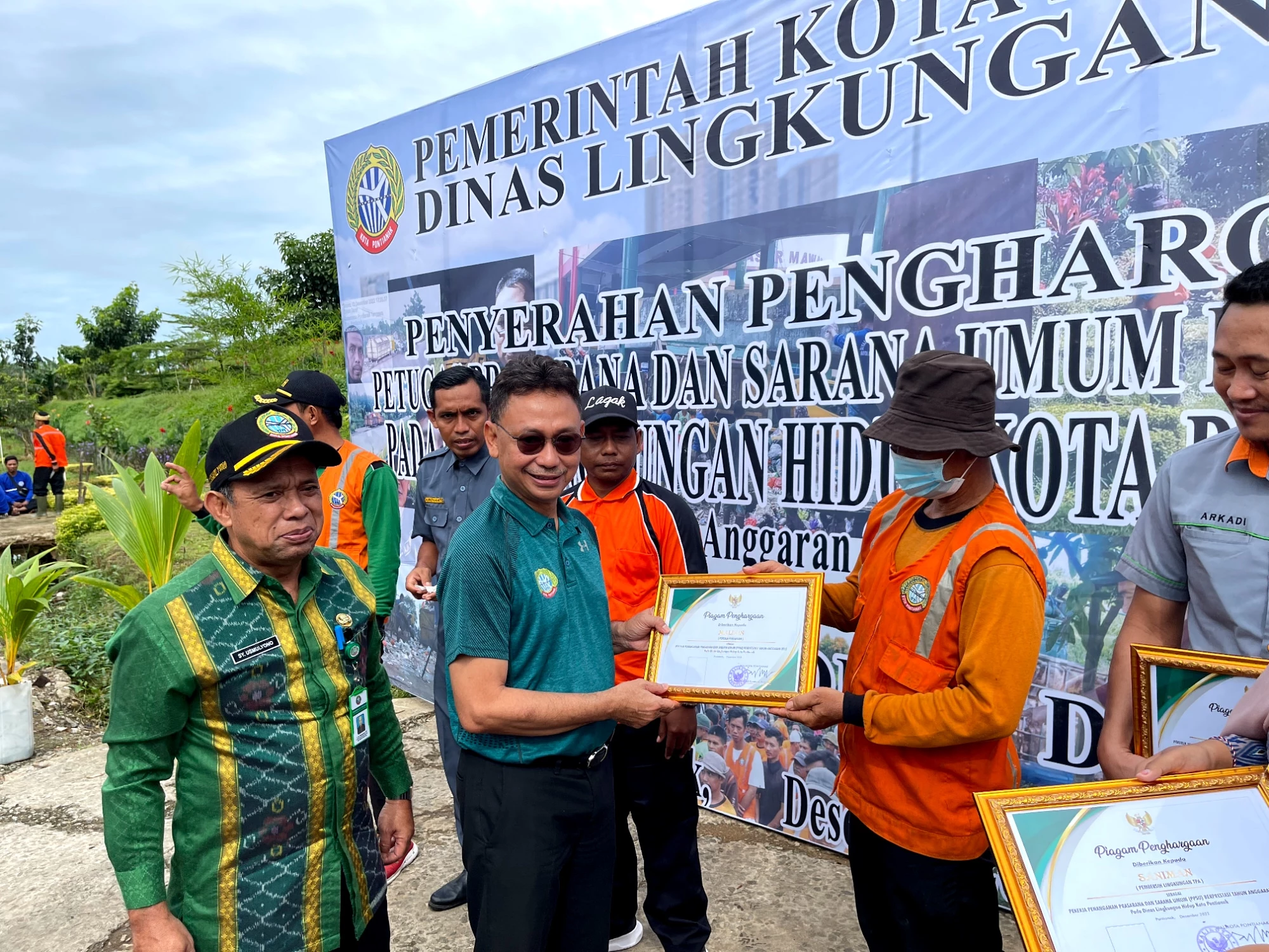 50 Petugas Kebersihan Berprestasi Terima Penghargaan